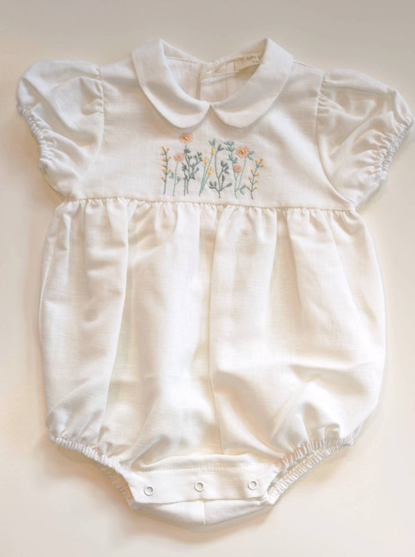 BABYGI PAGLIACCETTO LINO BIANCO CON FIORI RICAMATI LN48G